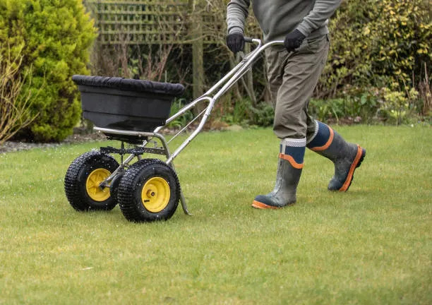 Garden Fertilizer & Weed Control